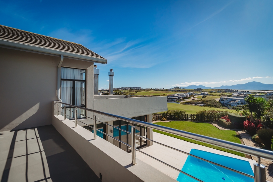 4 Bedroom Property for Sale in Herolds Bay Western Cape